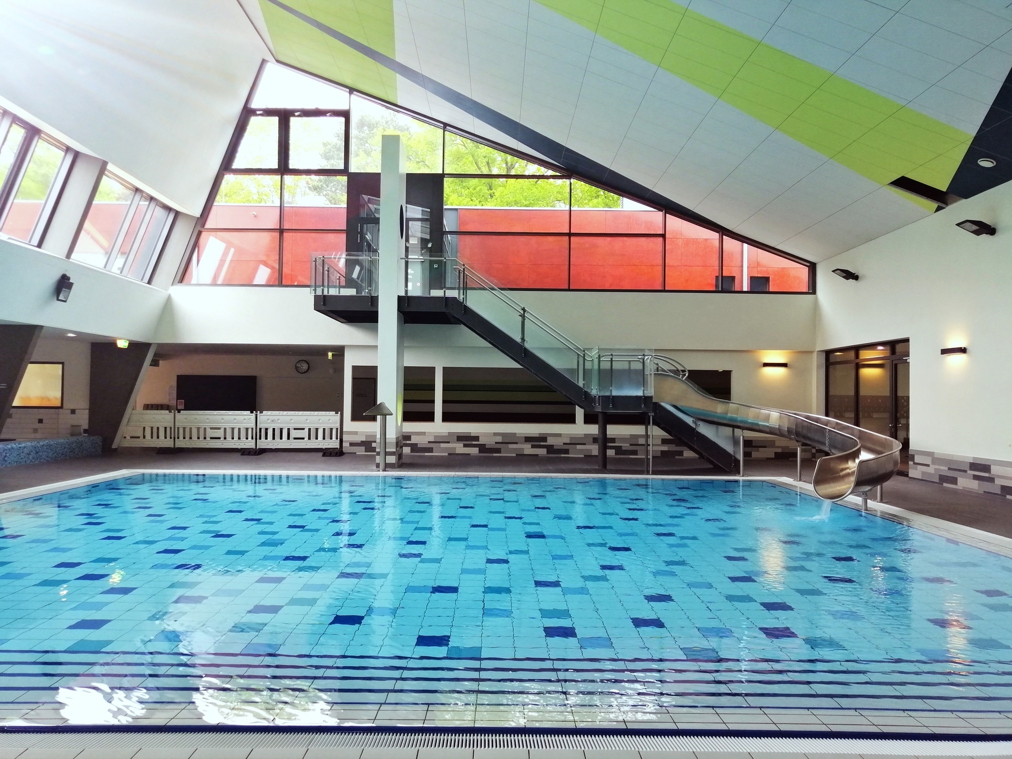 Becken im Mach' Blau Hallenbad Denzlingen